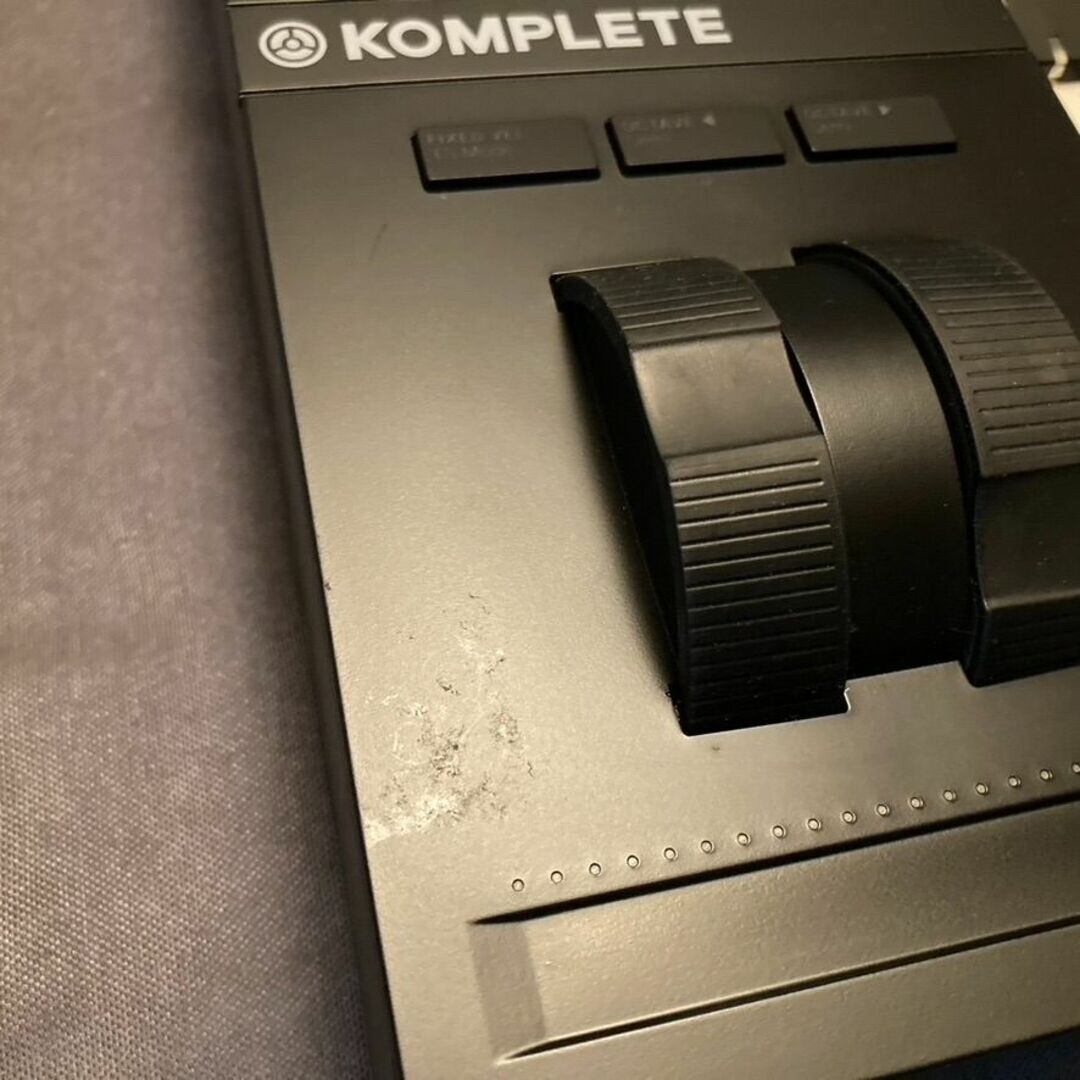 Native Instruments Komplete Kontrol S49 Mk2 Controller Keyboard MIDI Black