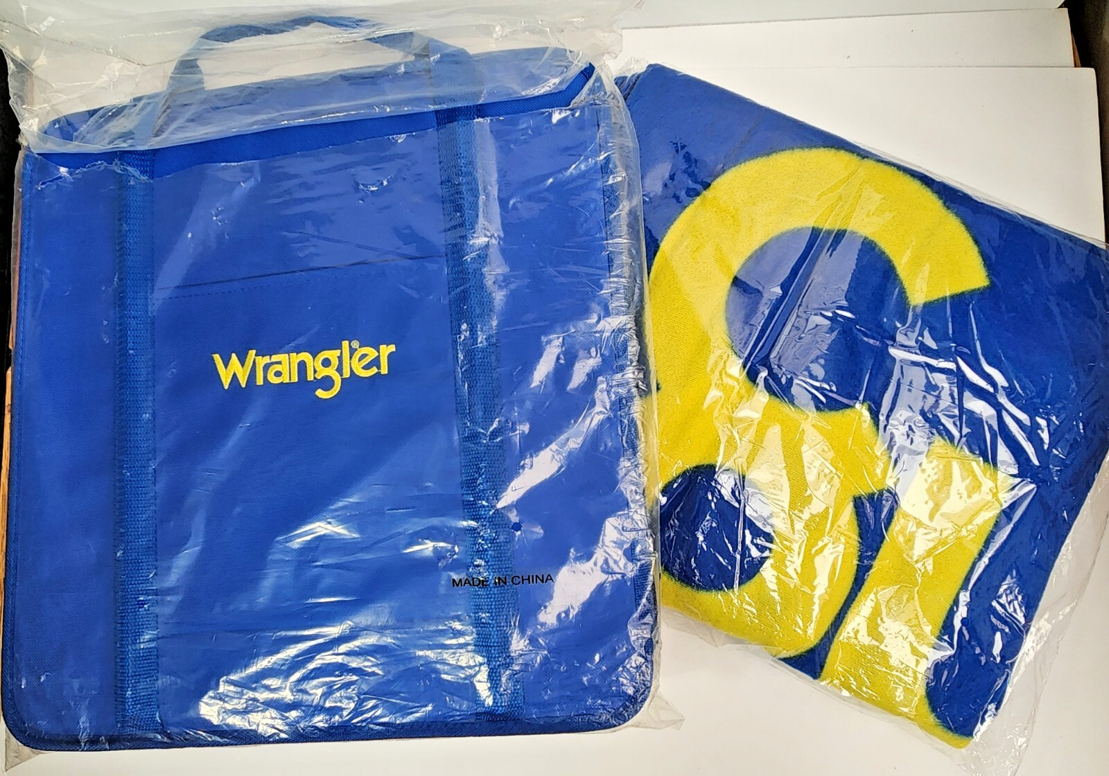 Wrangler Logo Blue & Yellow Travel Chair Stadium Seat With Blanket Throw New