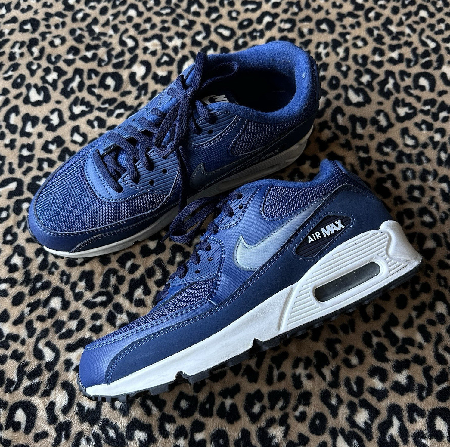 Men’s Nike Air Max 90 Essential Sneakers, Size 6