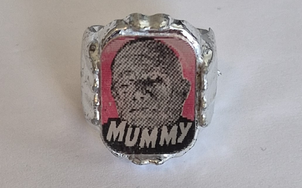Universal Monsters Rare 1960s HTF "The Mummy" Pink Vari-Vue Flicker Ring NM