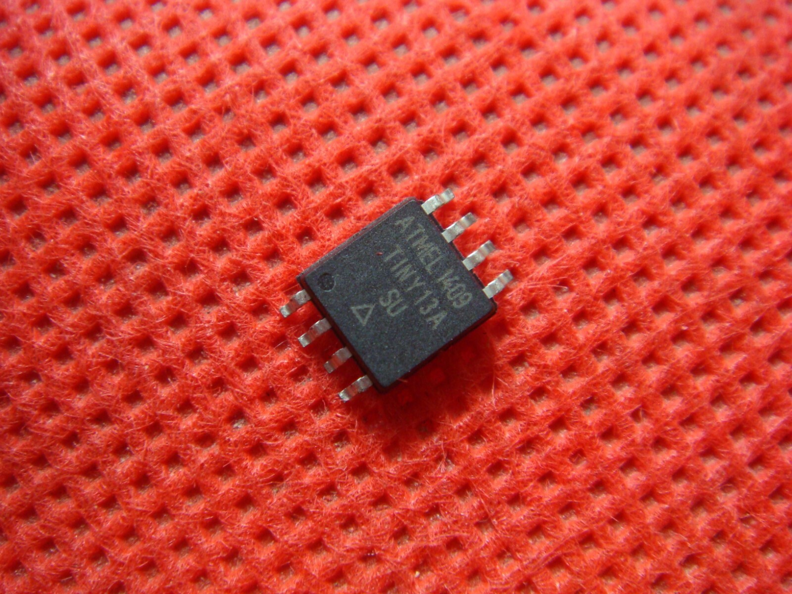 1PCS ATTINY13A-SU TINY13A-SU SMD 8-bit Microcontroller