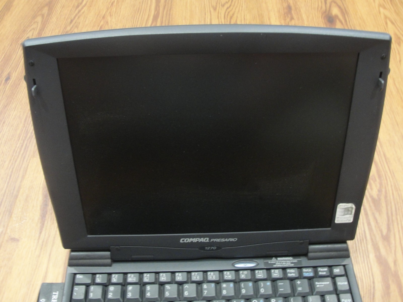 Compaq Presario 1270 Vtg. Laptop Y2K Win98 Floppy CD-ROM USB Untested