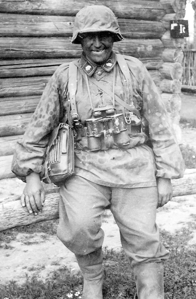WWII B&W Photo German Wehrmacht  Soldier Russia 1941 World War Two  WW2 / 2157