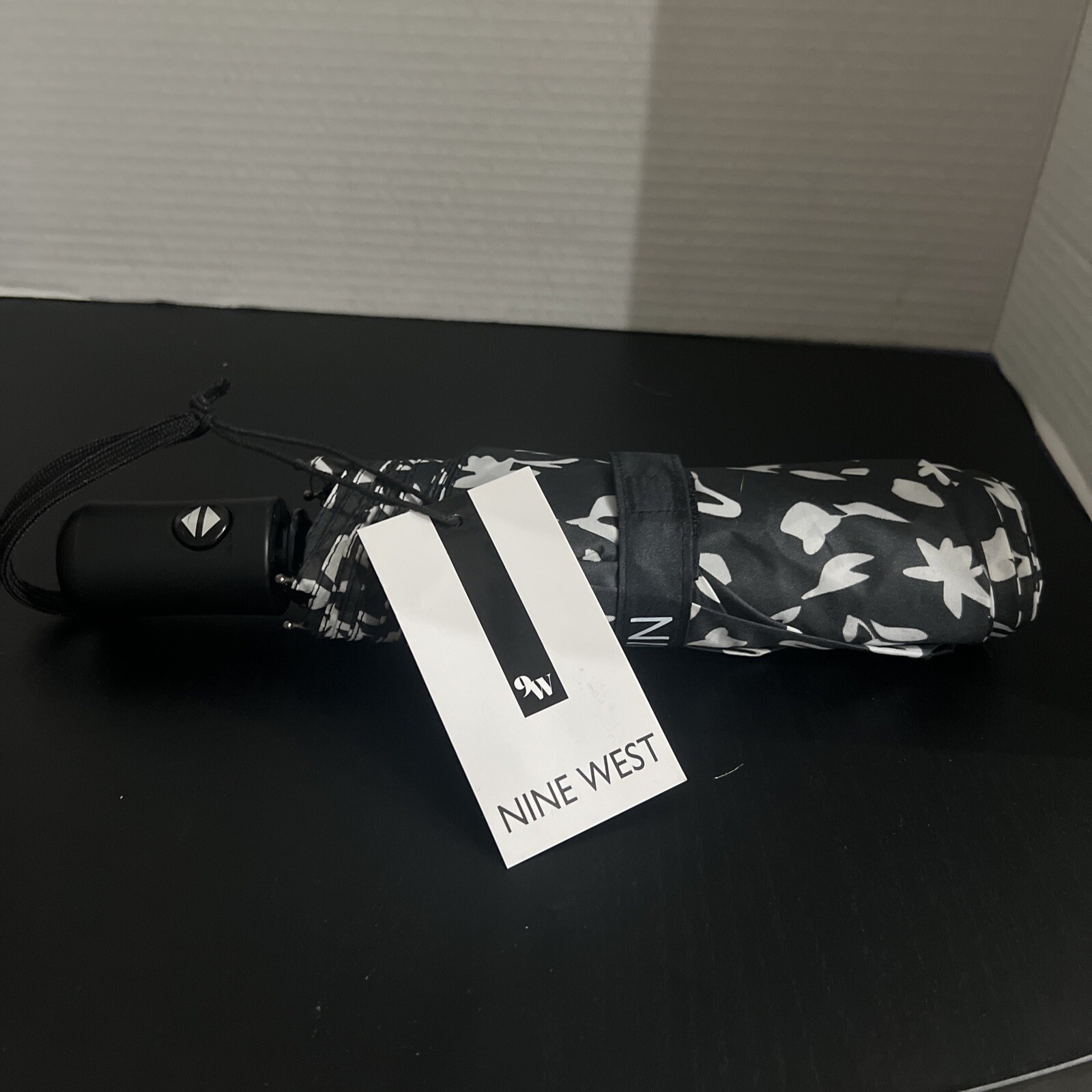 Nine West Umbrella Auto Open/ Close Large Coverage 44” Black Floral NEW