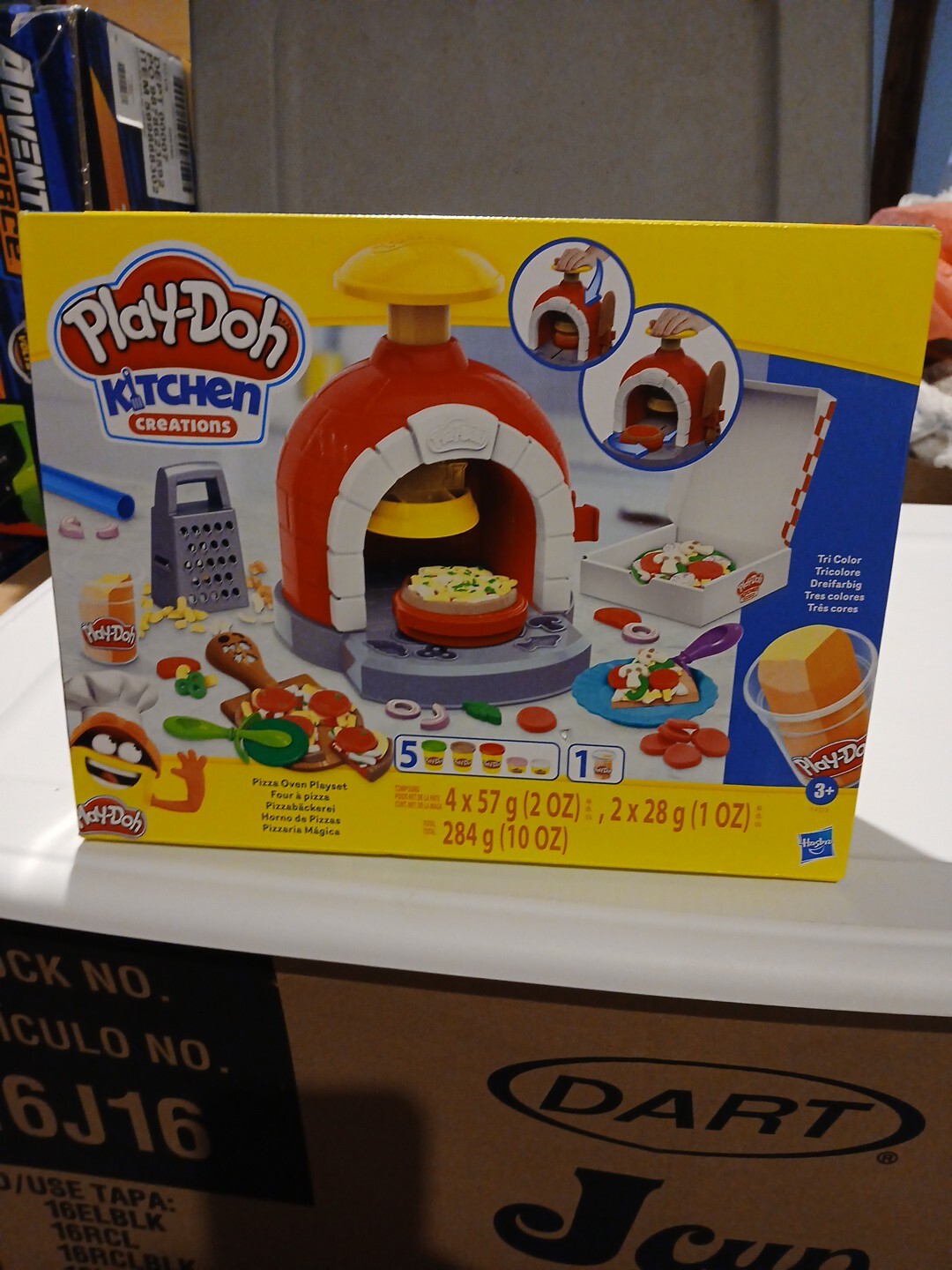 Play-Doh Kitchen Creations Pizza Oven Playset, Accessories, 6 Cans - DAMAGED BOX