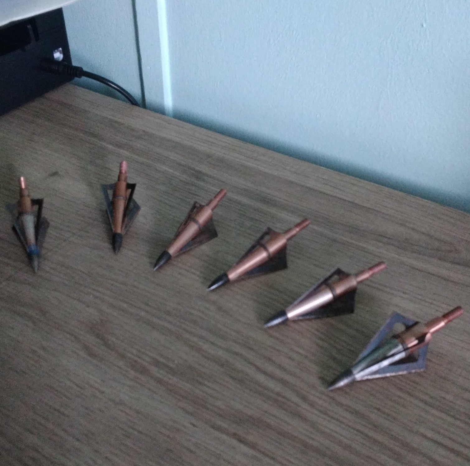 Lot of 6 Screw-In Broadhead Arrowheads, Bow Hunting, Copper/Silver