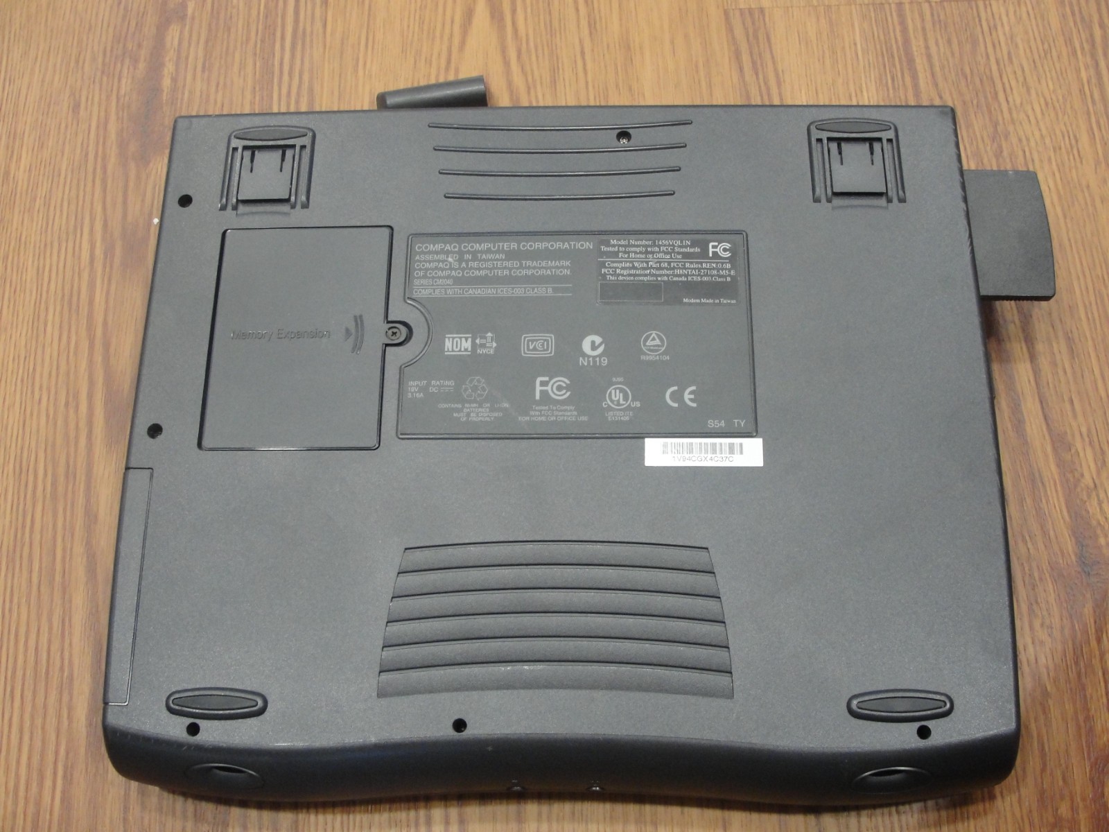 Compaq Presario 1270 Vtg. Laptop Y2K Win98 Floppy CD-ROM USB Untested