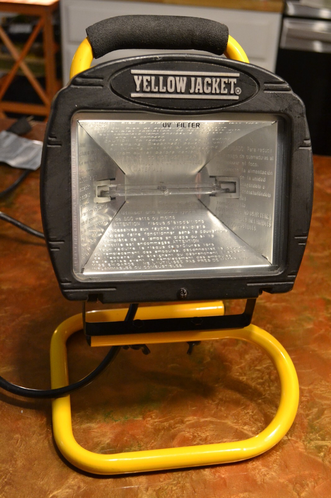 Waterproof Portable Work Light E164806 with Light Cage