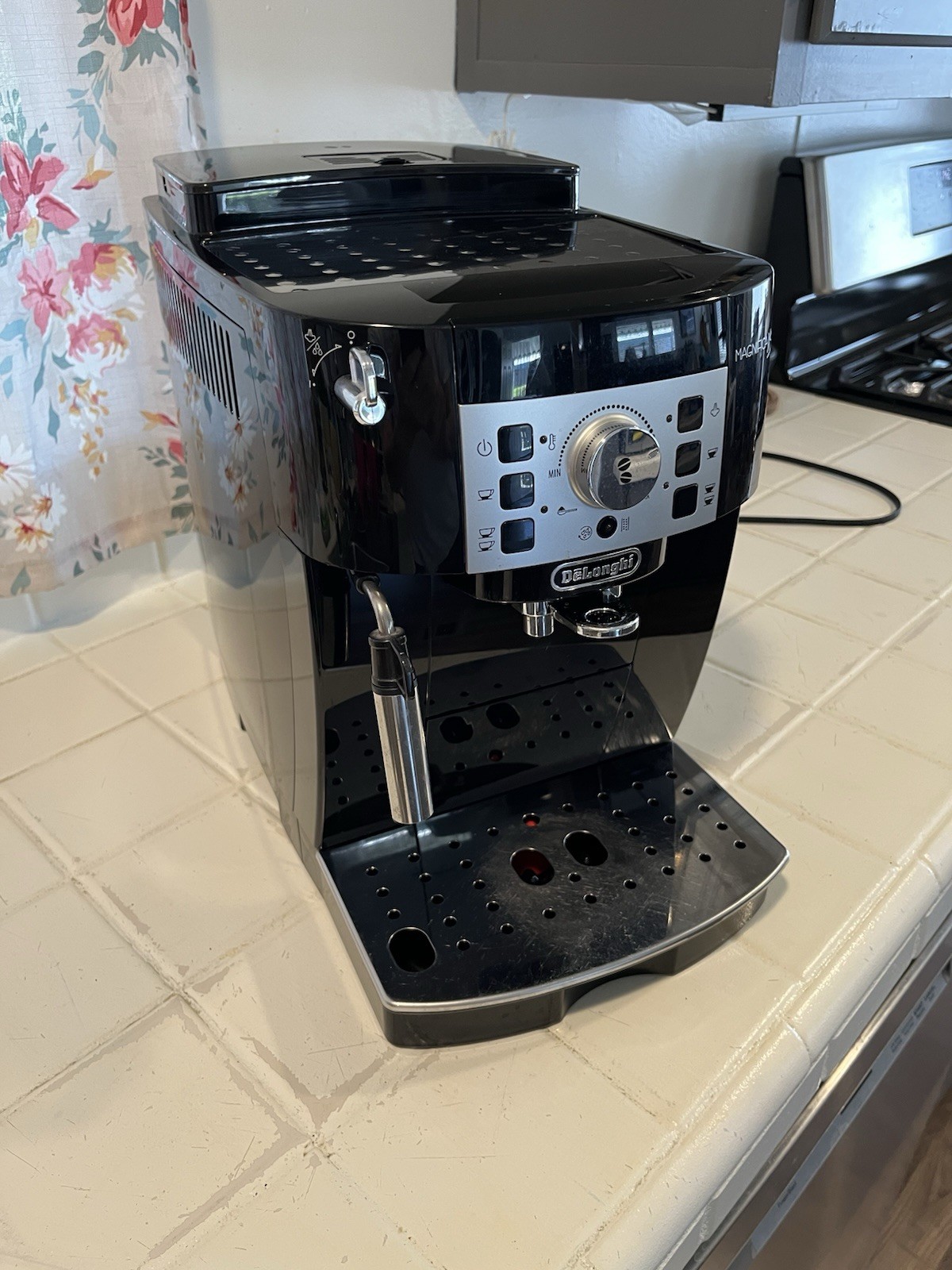Delonghi Magnifica XS Espresso Machine. FREE Delivery in the United States Only