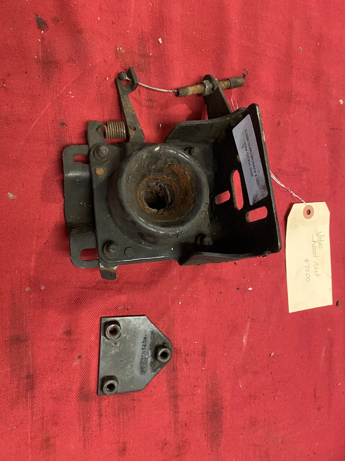 VOLVO  HOOD REST SUPPORT BRACKET