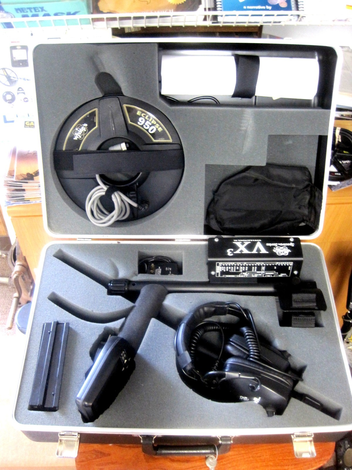 2011 Whites VX-3 Multi-Frequency Metal Detector Plus Hard Case! read description