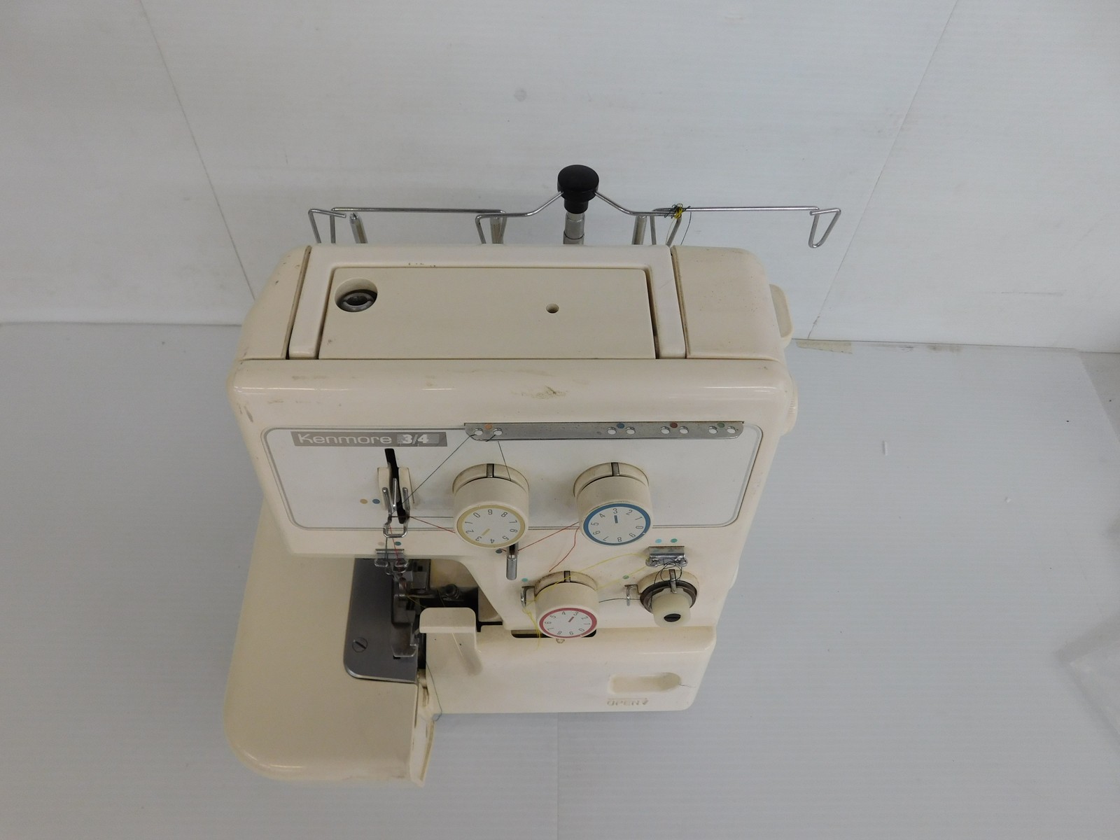 KENMORE 3/4 SERGER OVERLOCK MACHINE MODEL 385 (SJB74)