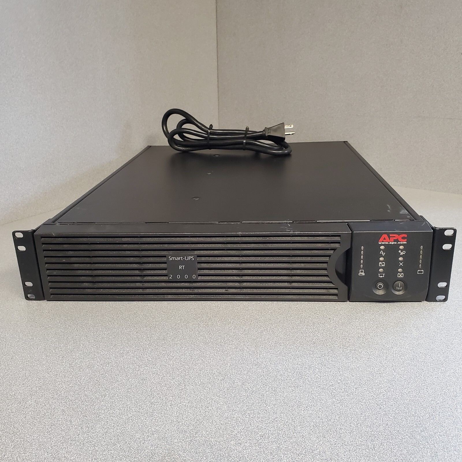 APC SURTA2000XL UPS Extremely nice condition  (rackmount no rails or batteries)