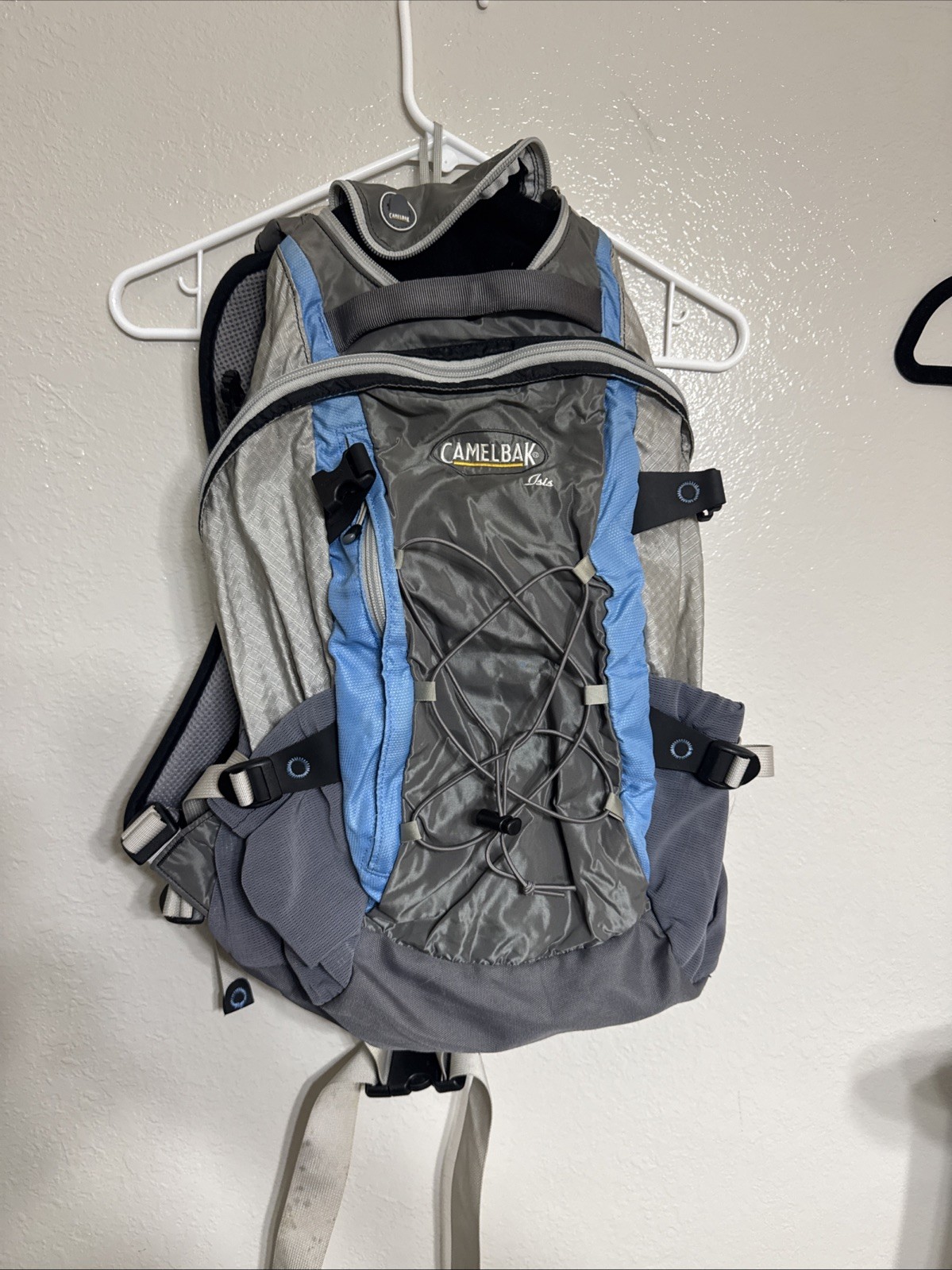Camelbak ISIS  Hydration Backpack Blue Grey Adjustable Shoulder Strap Day Pack