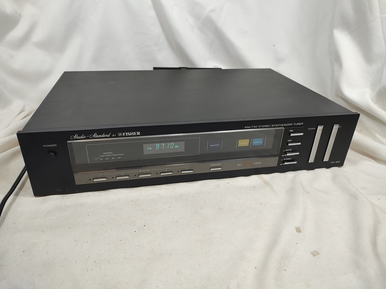 VINTAGE CLEAN FISHER STUDIO STANDARD FM-660 AM FM STEREO QUARTZ DIGITAL TUNER