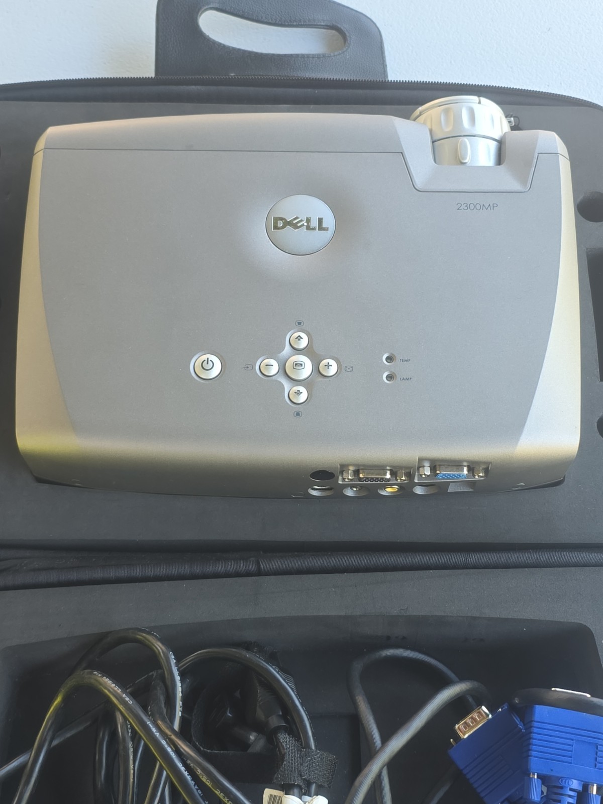 Dell 2300MP DLP Projector with Cables, Remote, and Case