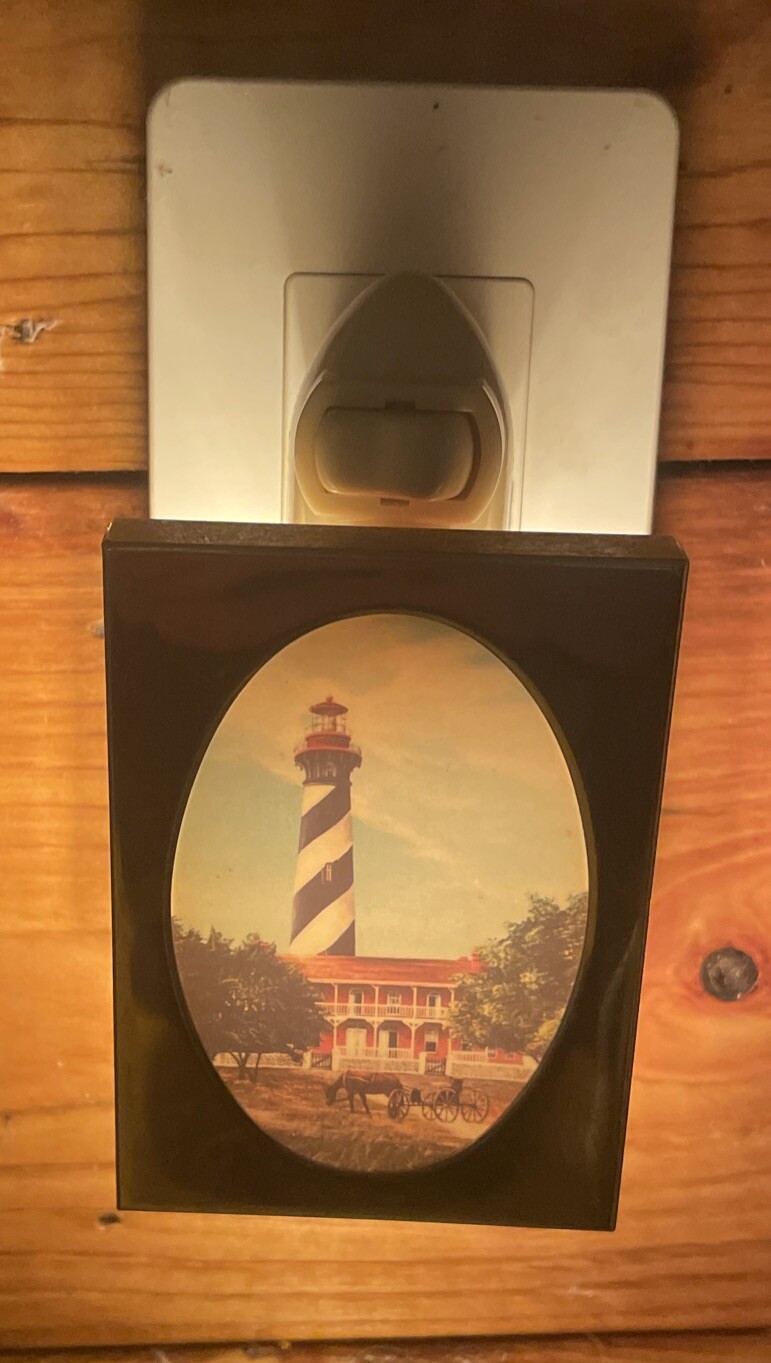 Vintage Nightlight With Lighthouse Scene In Frame Works