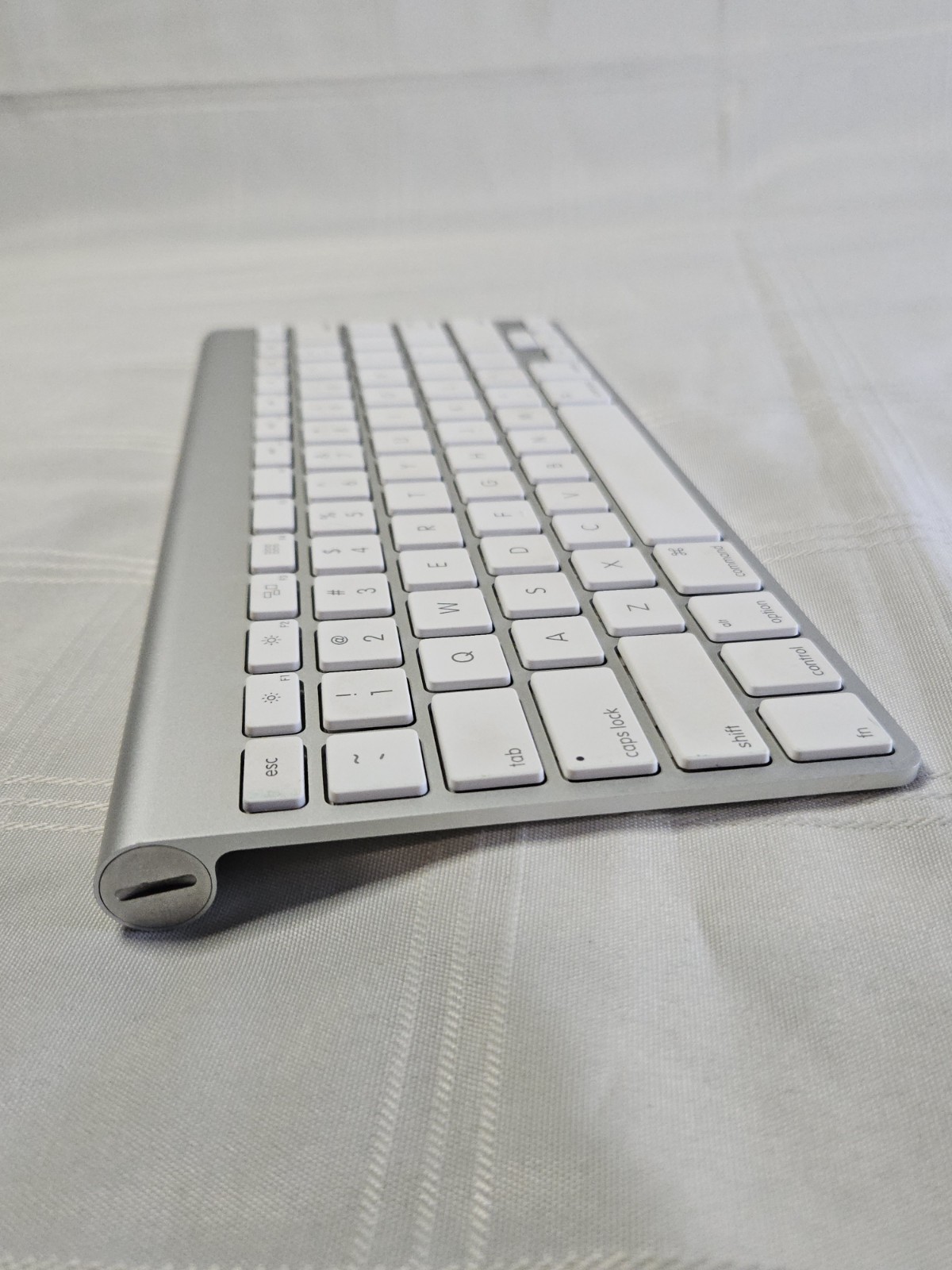 Apple A1314 Wireless Keyboard - MC184LL/B FREE SHIPPING!
