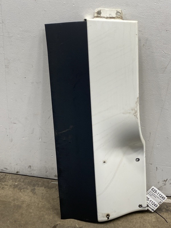 2010 Freightliner Cascadia Cab Extension 2260793000 (625-11249)