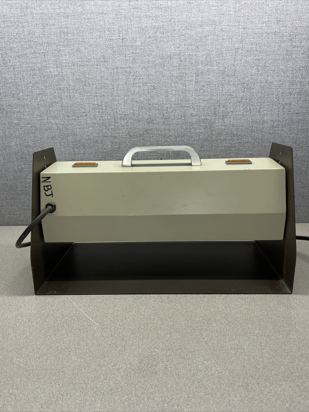 Gelman Sciences Inc. 51438 Universal UV Unit P/N 78355 - Powers On