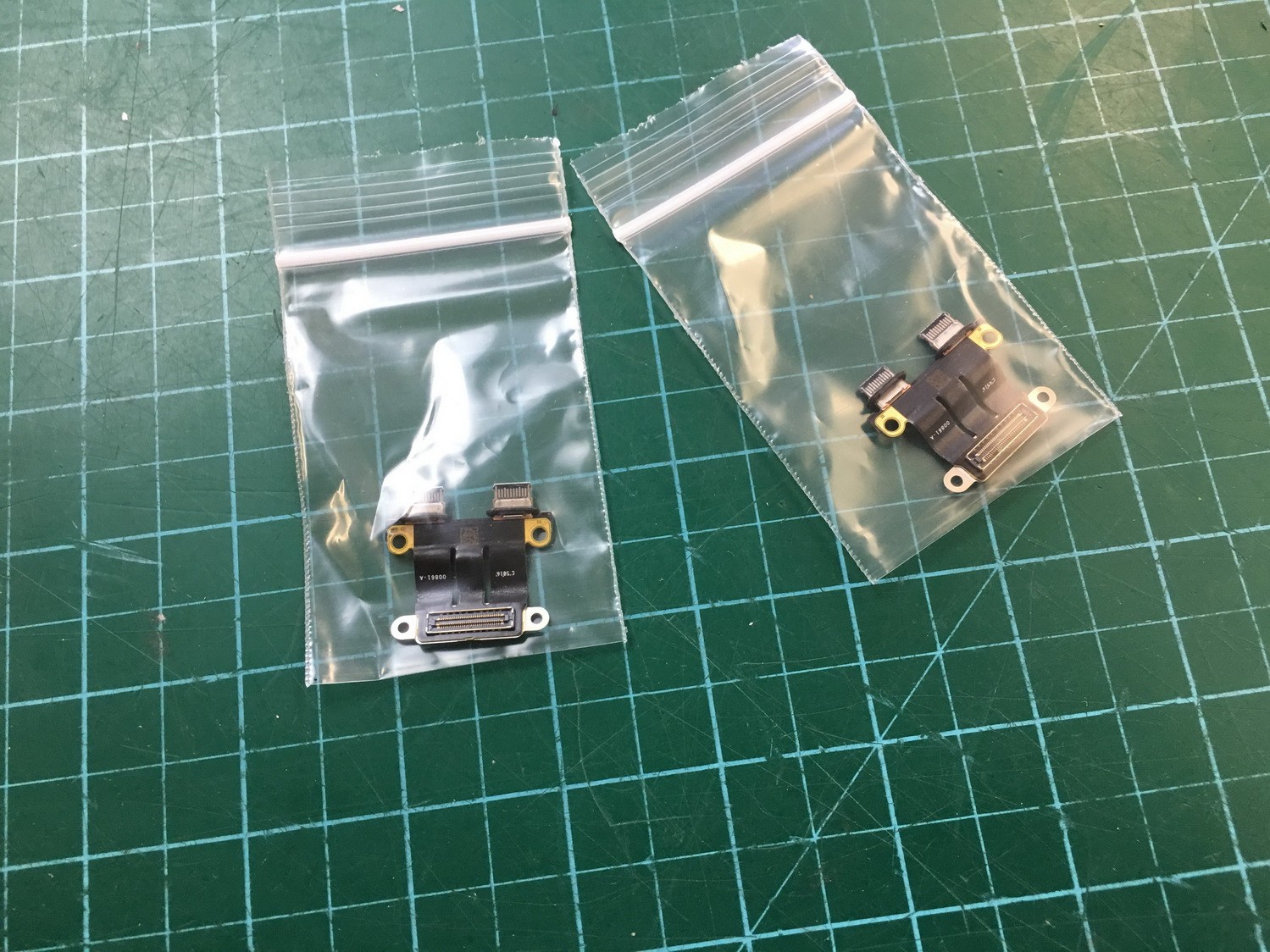 Apple MacBook Pro 13" A1706 2016 I/O USB-C Board Flex Cables 00861-A