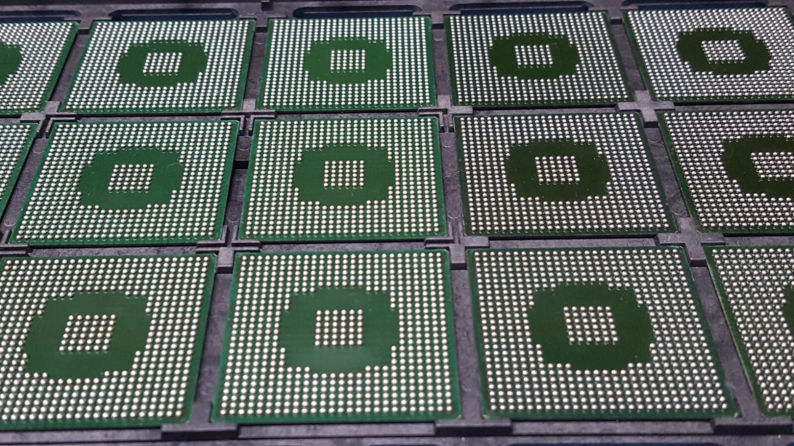 ( ONE ) EWIXP465BAET, Intel, IXP465 Network Processor, 667 MHz, Extended Temp