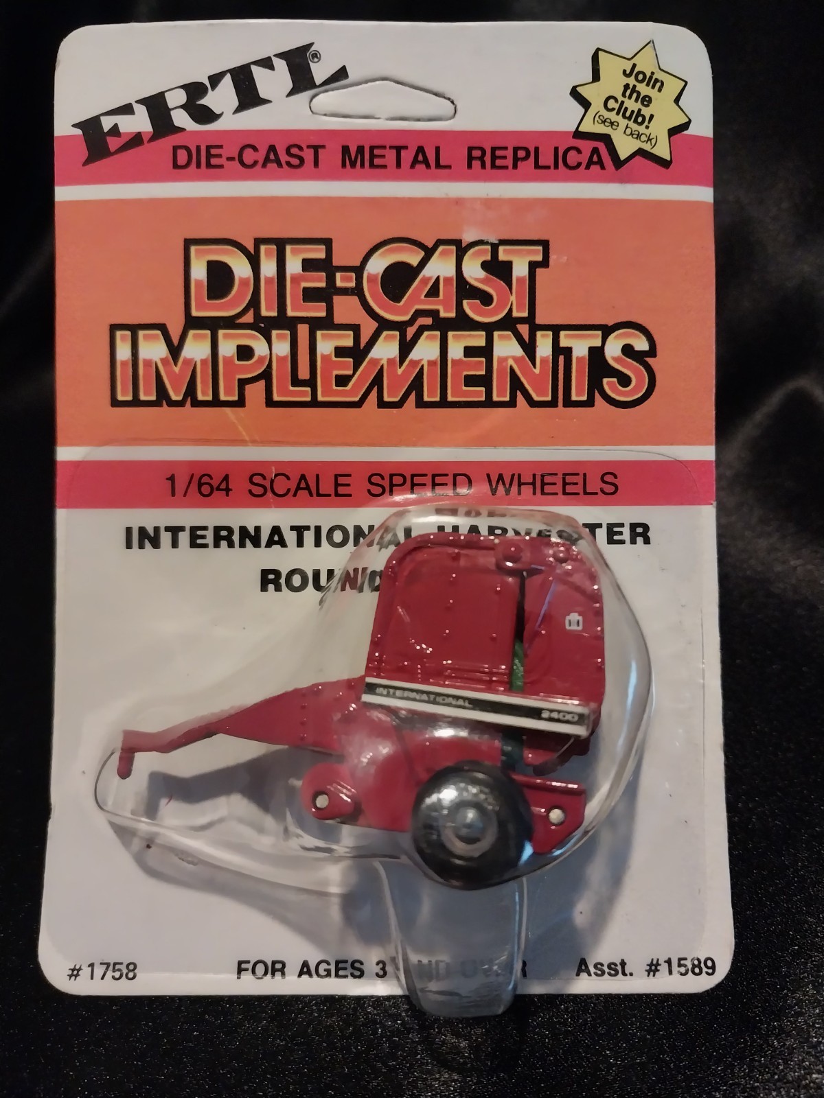 Ertl Die-Cast Implements International Harvester Round Baler #1758 1/64 NIP