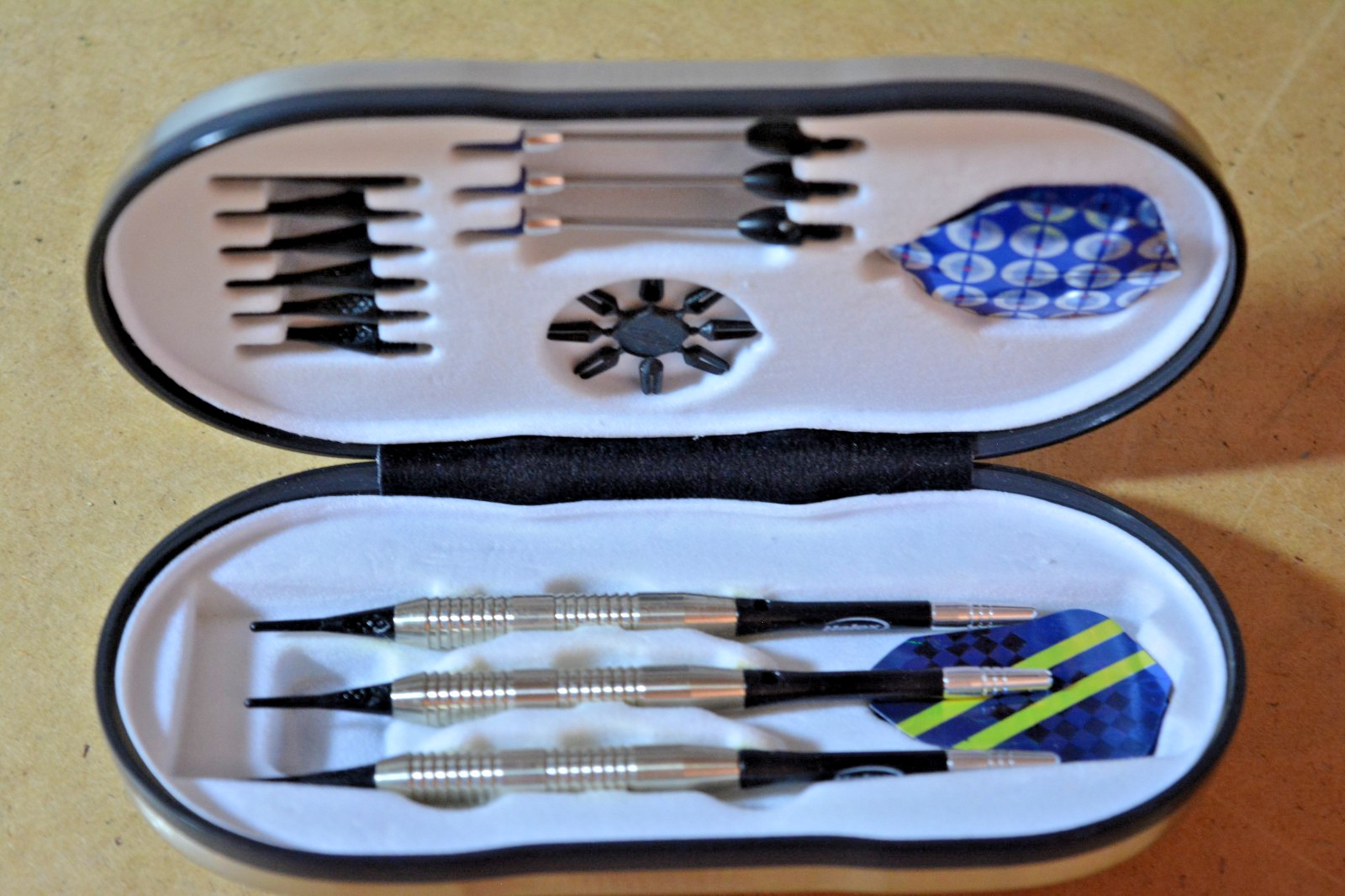 Halex Darts With Case And Accessories Steel / Plastic