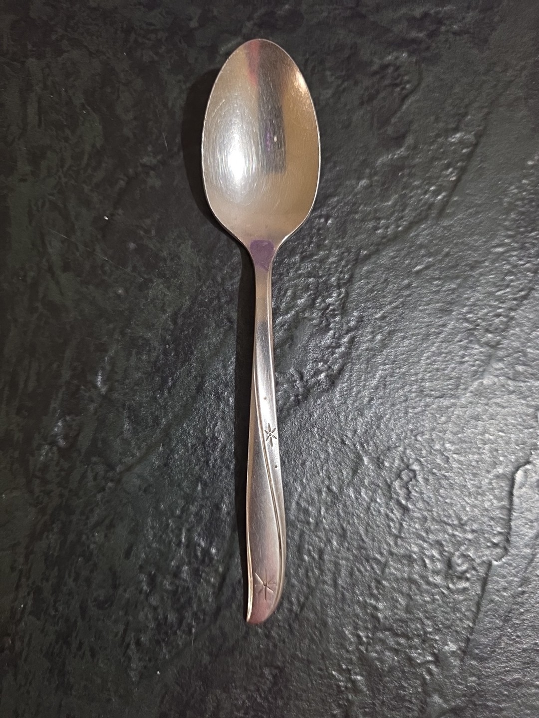 ONEIDA STAINLESS TWIN STAR TEASPOON - 6 1/8"
