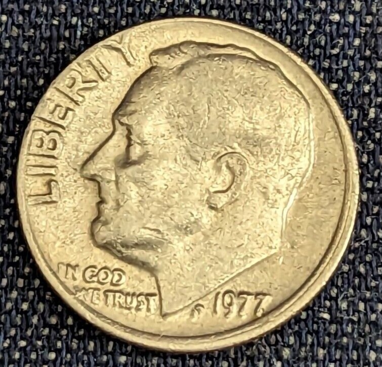 VERY NICE ERROR 1977 DIME P MINT STRUCK OFF CENTER W ON THE RIM ERROR!