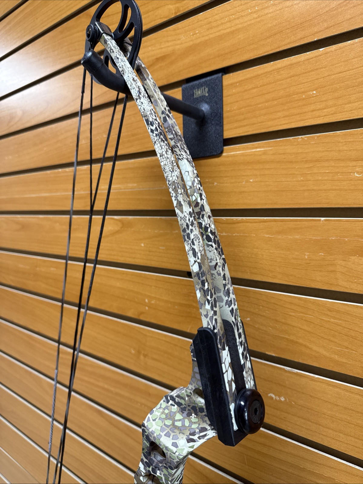 Genesis Archery Gen-X Compound Bow RH Camouflage - Item 4170