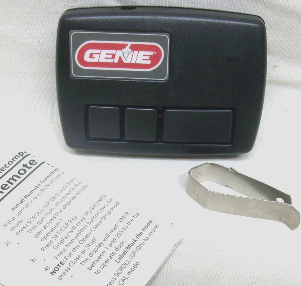 NIB Genie Intellicode GIDFX3 3-Button XMTR Series II Transmitter Remote Control