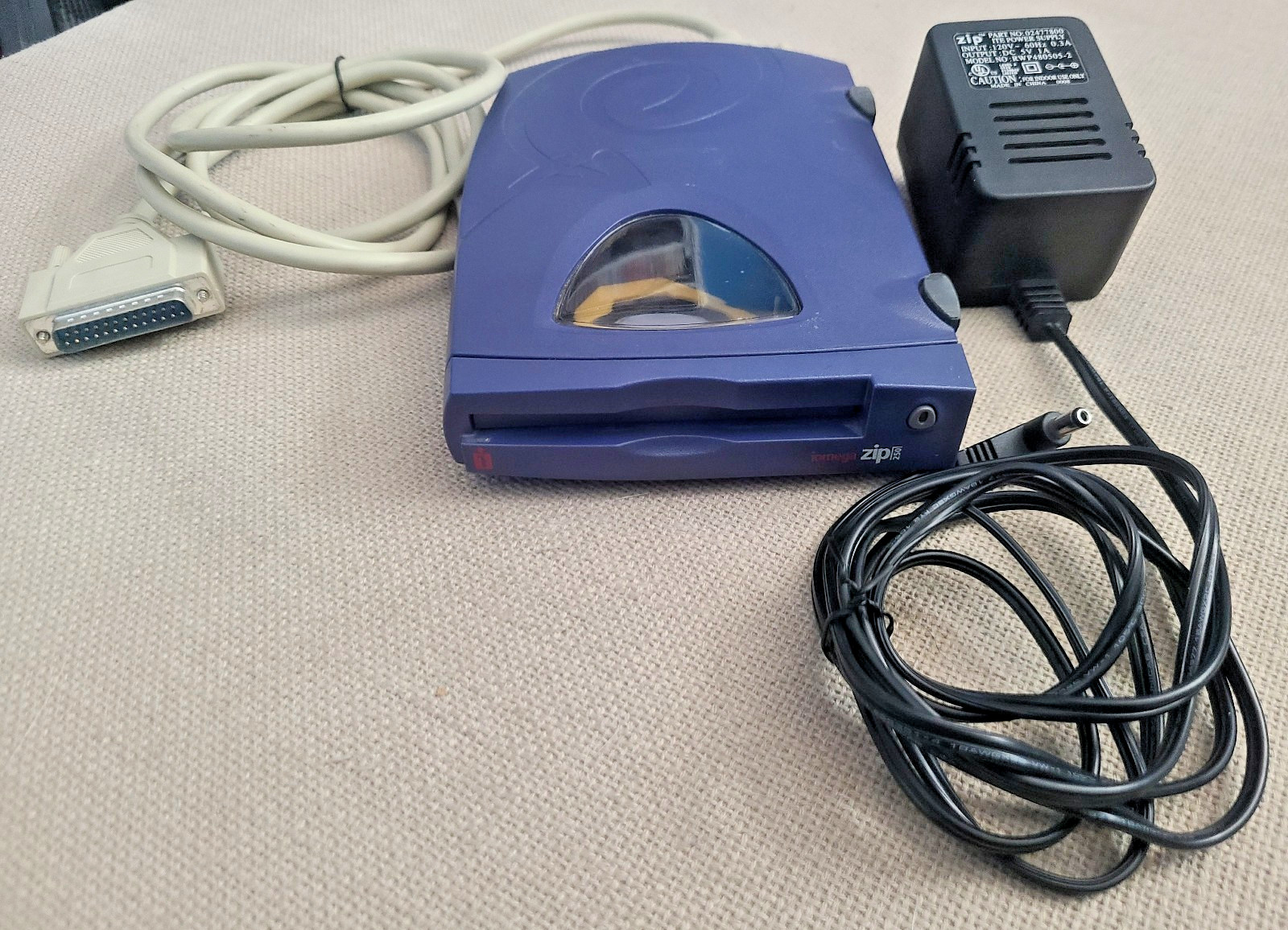 Iomega Zip250 External Parallel Port Drive Z250P W/ Power and Cable - Powers On