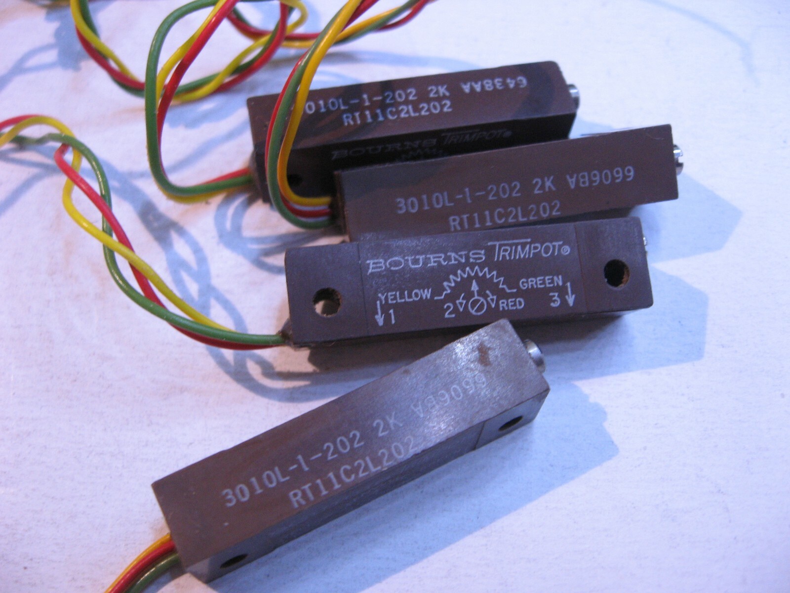 Trimmer Potentiometer Resistor 2K Bourns Trimpot 3010L-1-202 Used Pulls Qty 4