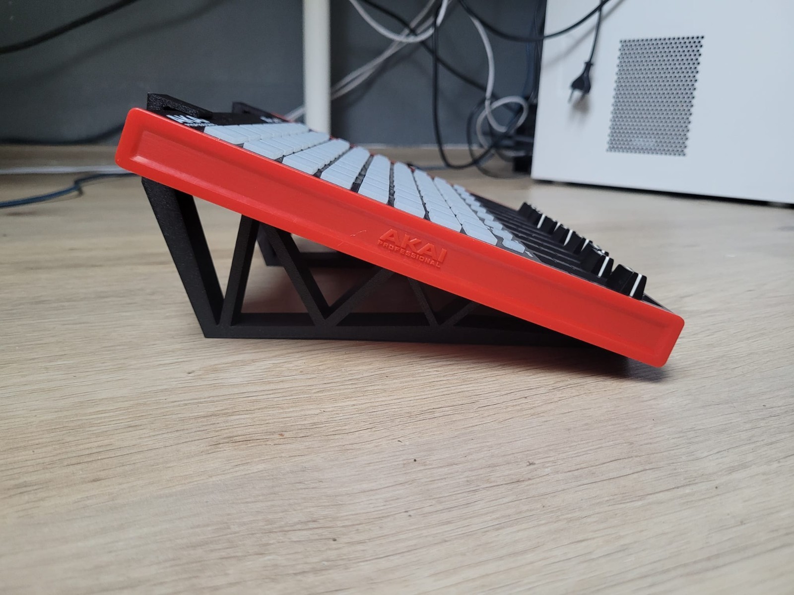Stand for AKAI APC Mini Mk1 — 30° Angle — Controller Desktop Mount
