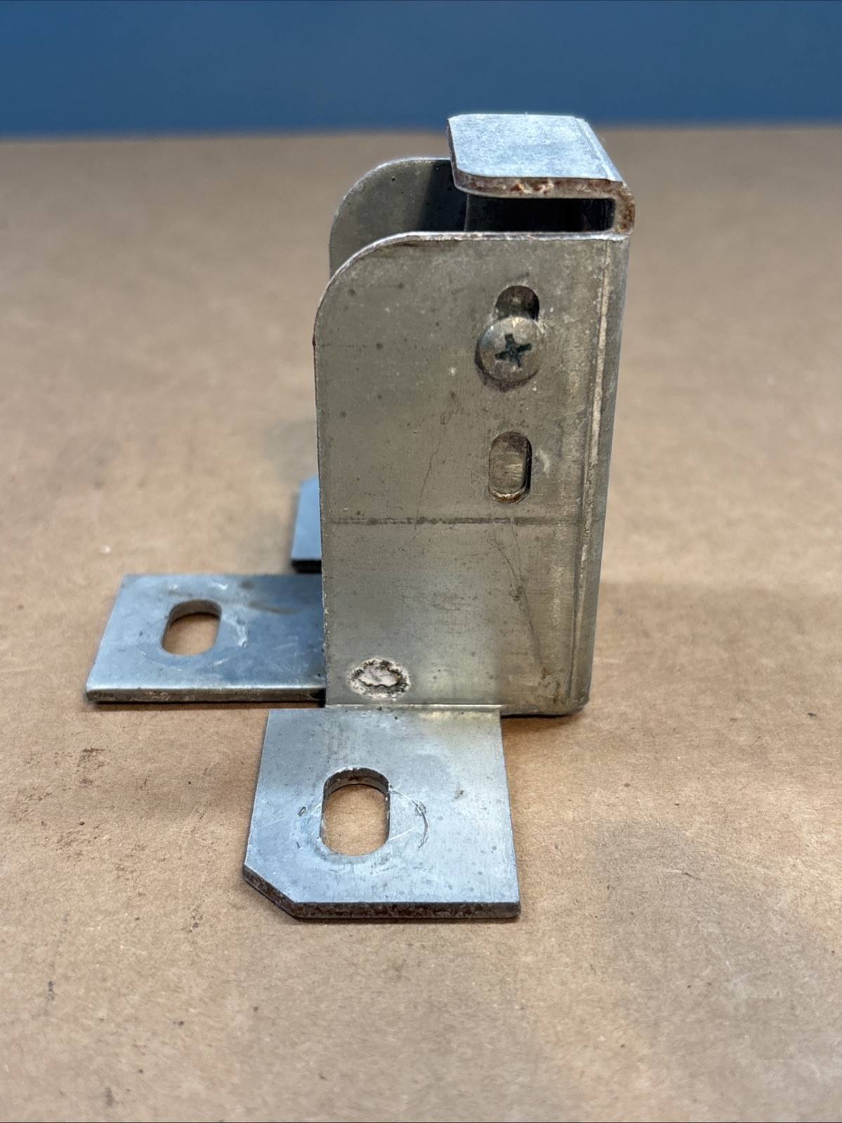 DIXIE NARCO VENDING MACH T HANDLE LOCK NUT ASSEMBLY W/MOUNTING BRACKET