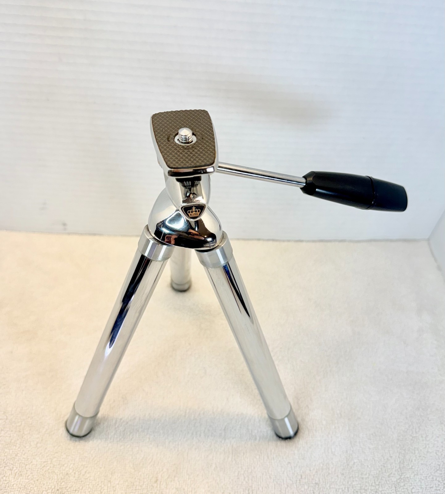 Vintage King Tripod Compact Travel Extendable Legs