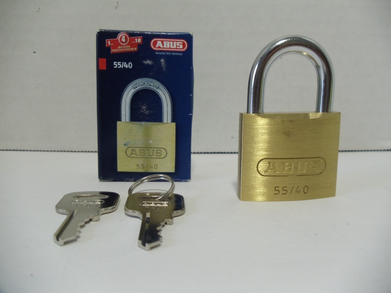 ABUS 55/40 SOLID BRASS WITH HARDENED STEEL SHACKLE KEYED DIFFERENT