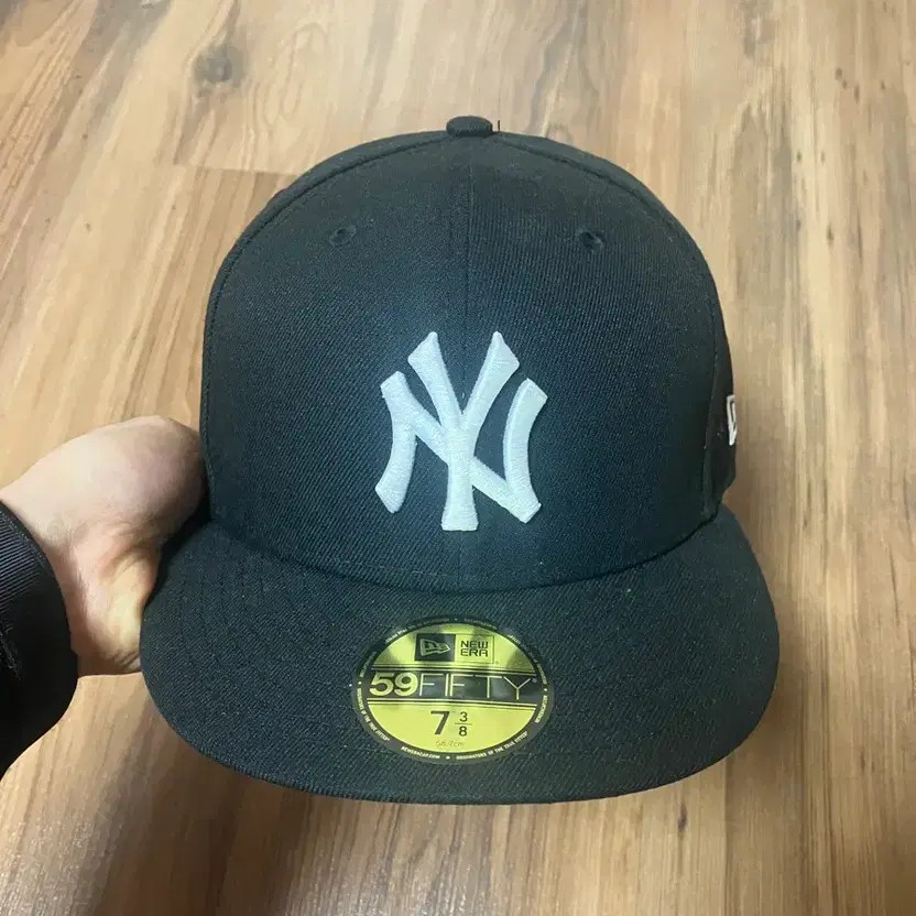 New Era 59FIFTY Cap, Black, Size 7 3/8