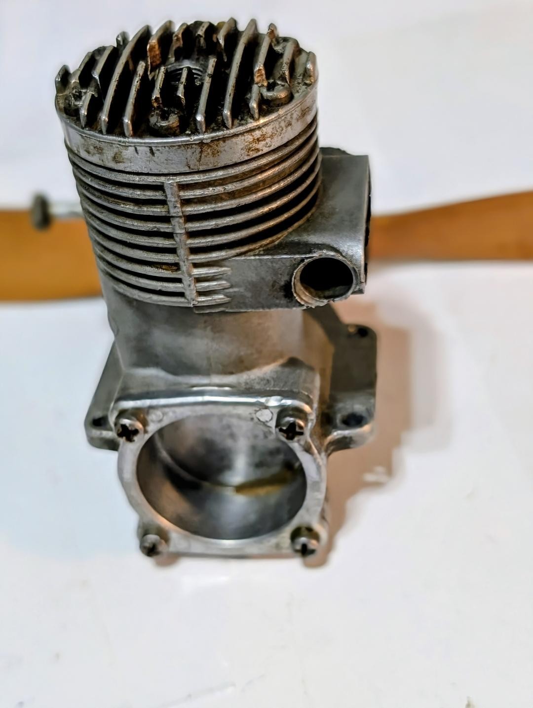 VECO 45 RADIO CONTROL ENGINE, GREAT COMPRESSION, V/G CONDITION