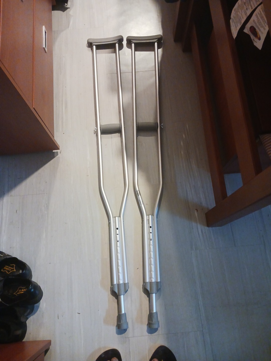 Aluminum Crutches, Adult, Tall, 5' 10"–6' 6" – Pair of Lightweight, Height
