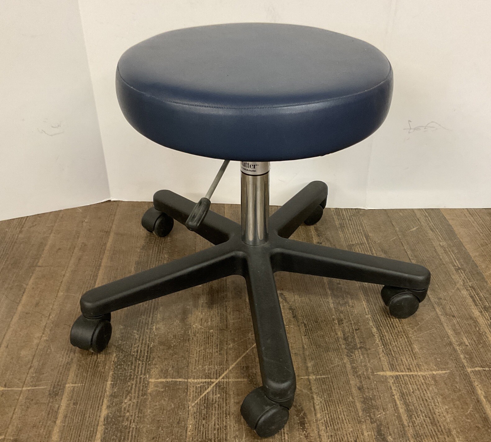 Pre-Owned Ritter 272 Exam Stool Pneumatically Adjustable Midmark New Upholstery