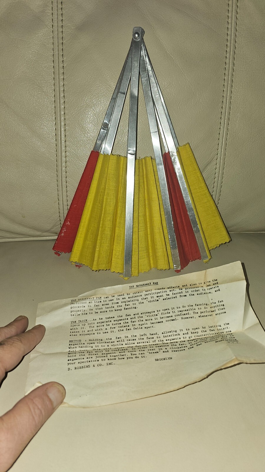 Vintage D. Robbins Breakaway Fan Up Close Magic Trick Illusion Prop