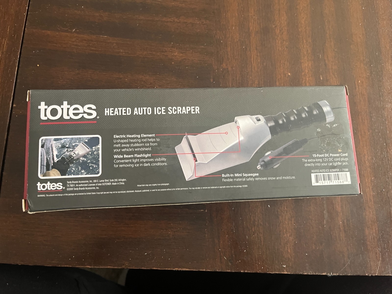 TOTES HEATED AUTO CAR ICE SCRAPER WITH BUILT IN FLASHLIGHT,12V (NEW)
