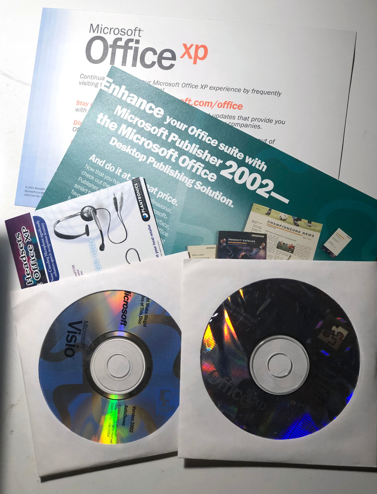 Microsoft Office XP Standard Version 2002 PC Computer Software Complete