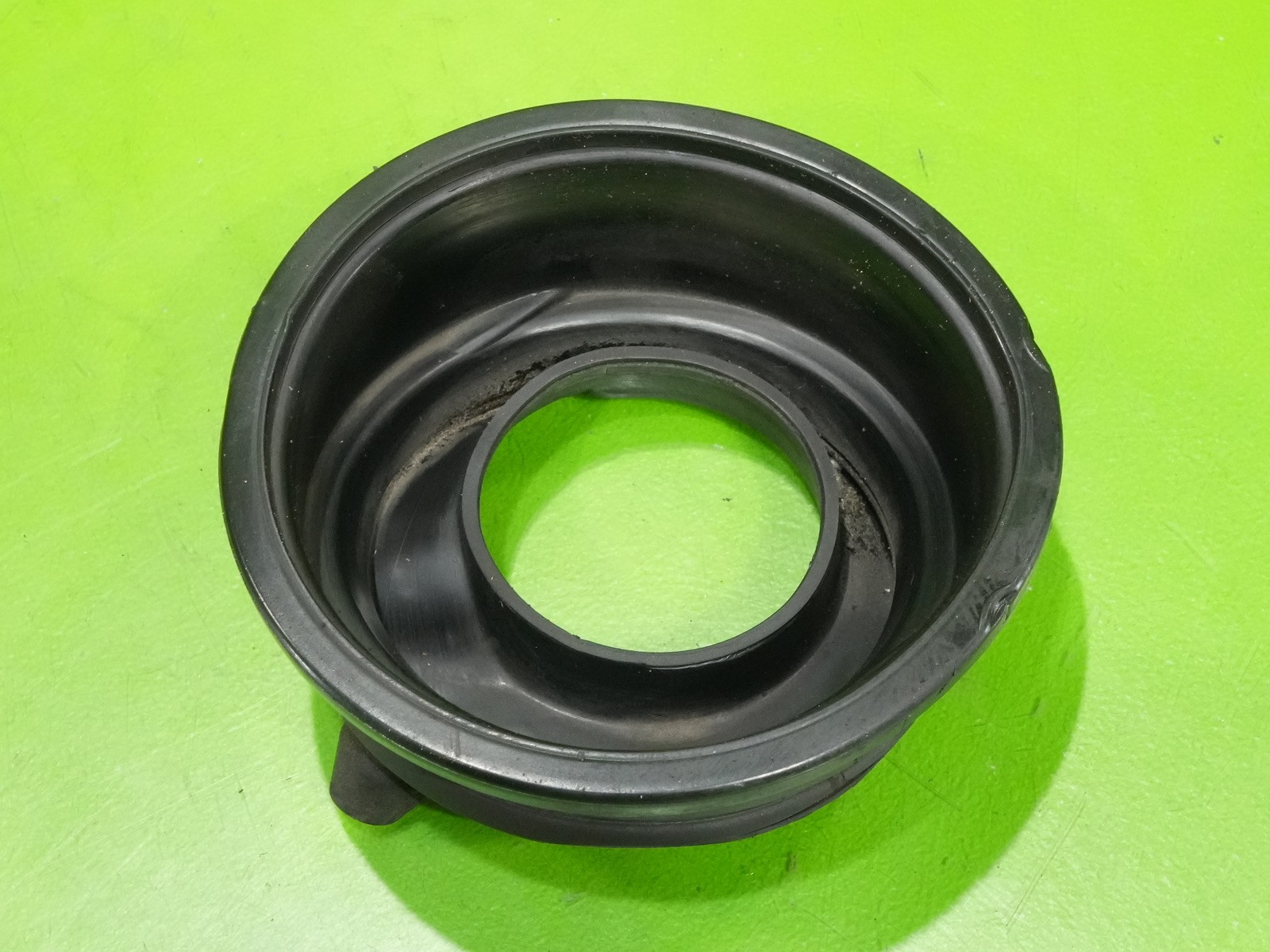 00-06 Audi TT OE 8N0809933A fuel gas filler neck pipe upper rubber seal surround