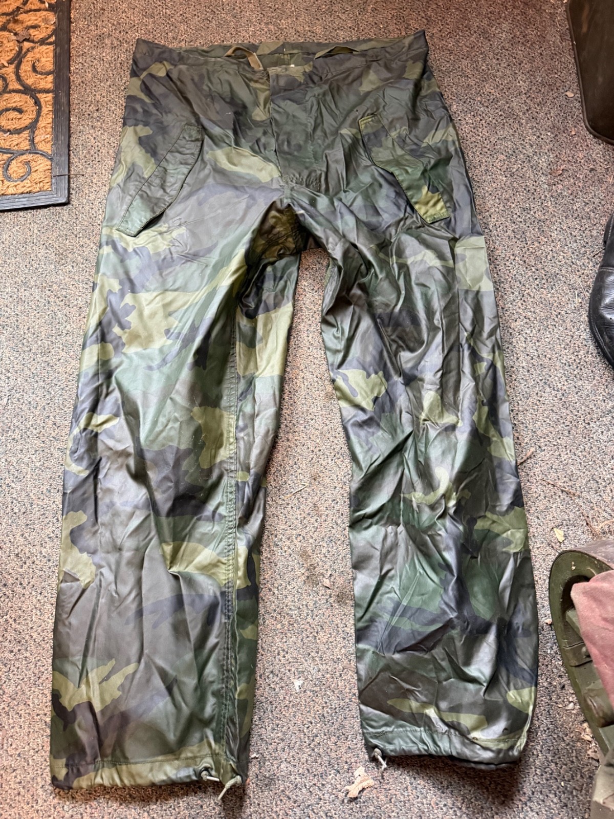 DESERT STORM US ARMY WOODLAND CAMO BDU WET WEATHER TROUSERS-MEDIUM,