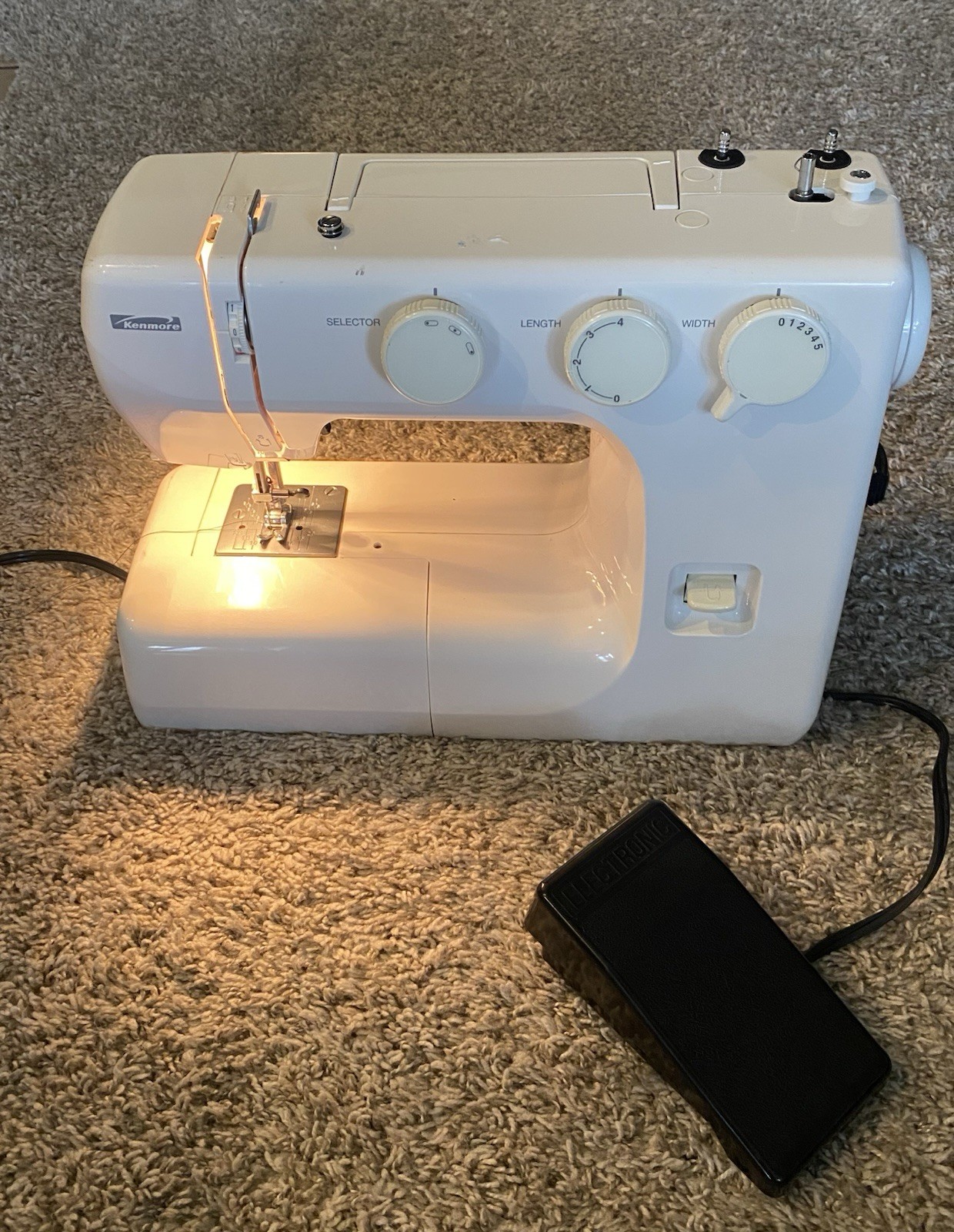 Kenmore 385.12102990 Sewing Machine w/ Pedal Free Arm Zigzag Janome