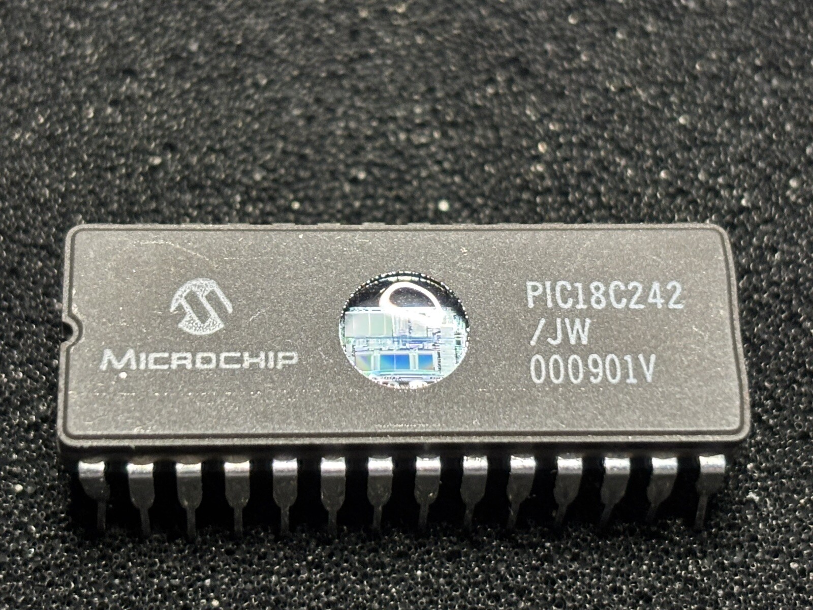 Microchip PIC18C242/JW Microcontroller
