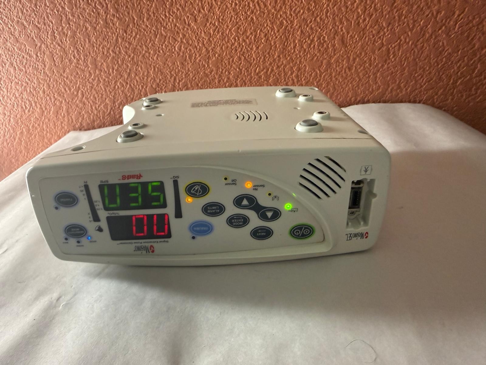 Masimo Rad-8 Pulse Oximeter